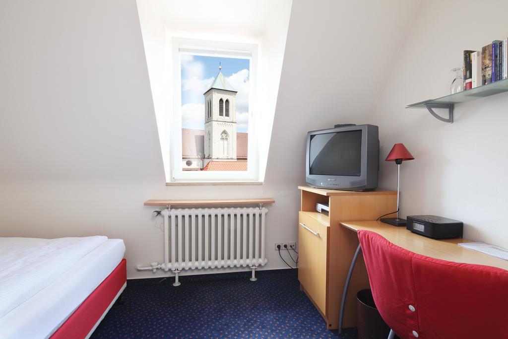 Hotel Am Rathaus Фрайбург Номер фото